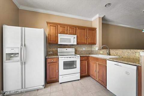8423 Thornbush Court, Jacksonville FL - photo 10 of 39