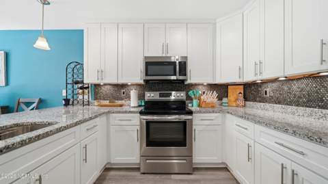 12068 Versailles Street, Jacksonville FL - photo 6 of 36