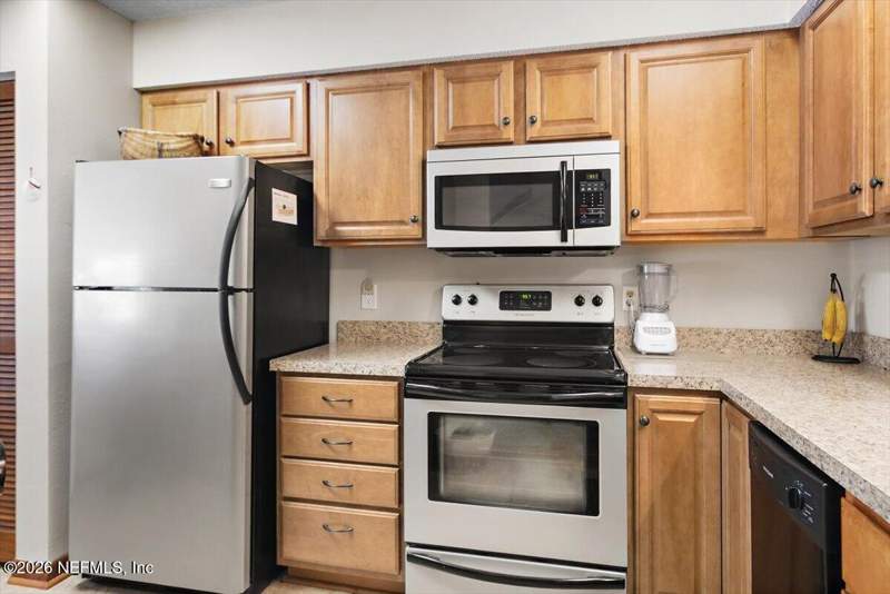 2 bedroom Townhouse at 3216 Oak Street #7, Pinehurst, Jacksonville — photo 3