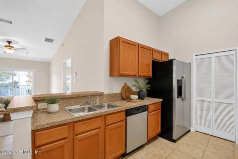 6915 Ortega Woods Drive #3-12, Jacksonville FL - photo 10 of 49