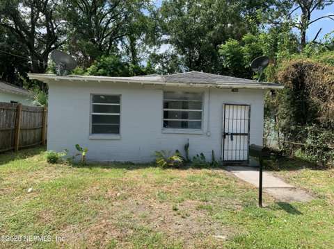 1440 W 24Th Street, home for sale on W 24Th Street