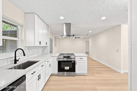 6104 W Golden Grove Road, Jacksonville FL - photo 10 of 35
