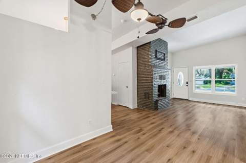 5466 Keystone Drive, Jacksonville FL - photo 10 of 37