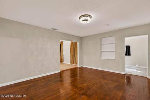9046 Tyler Avenue, Jacksonville FL - photo 6 of 48