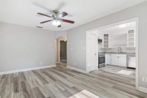 5419 Alpha Avenue, Jacksonville FL - photo 8 of 50