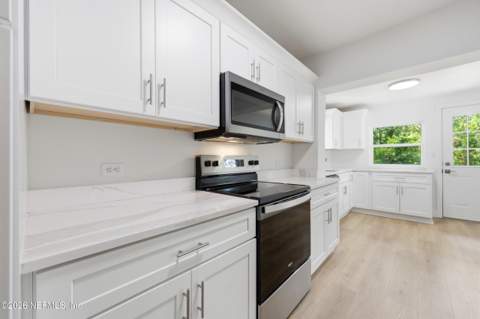 4242 Pinewood Avenue, Jacksonville FL - photo 14 of 46