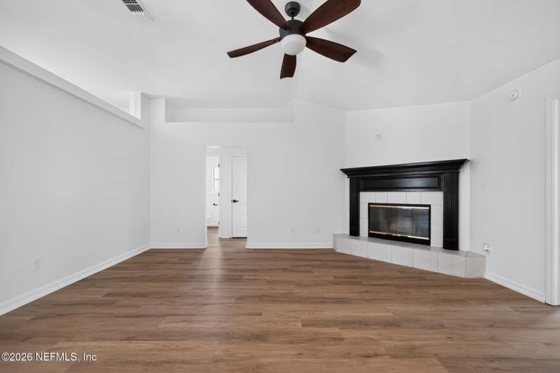 4 bedroom Single Family Residence at 558 Charles Pinckney Street, Heritage Hills, Orange Park — photo 4