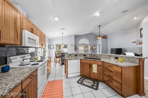 2109 Pebble Creek Lane, Fleming Island FL - photo 10 of 69