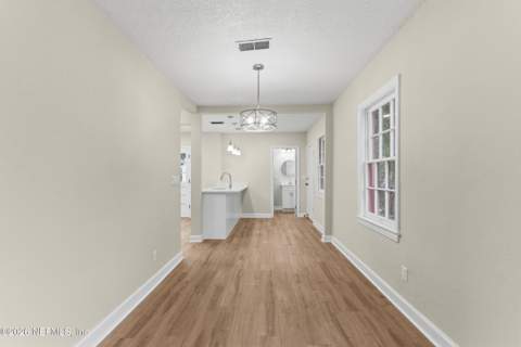 4817 Manchester Road, Jacksonville FL - photo 6 of 28