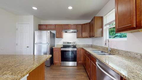 7118 Plymouth Grove Court, Jacksonville FL - photo 12 of 39