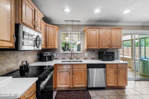 12533 Remler Drive, Jacksonville FL - photo 11 of 33