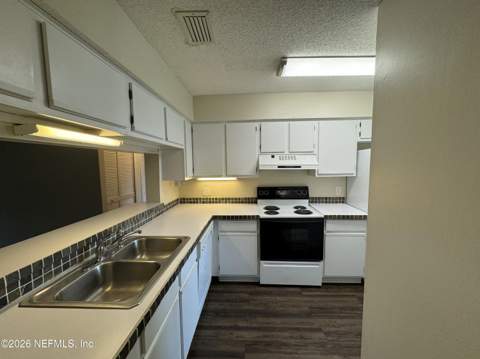 5615 San Juan Avenue #112, Jacksonville FL - photo 11 of 37