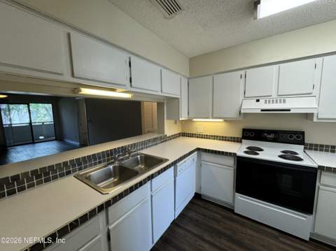 5615 San Juan Avenue #112, Jacksonville FL - photo 12 of 37
