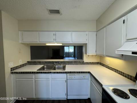 5615 San Juan Avenue #112, Jacksonville FL - photo 13 of 37