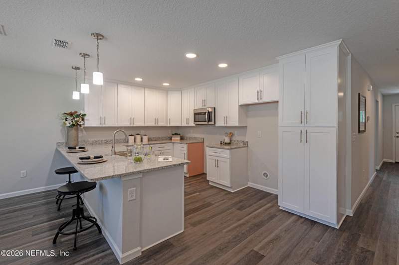 4 bedroom Single Family Residence at 8239 BERRY Avenue, Oakwood Villa Ests, Jacksonville — photo 5