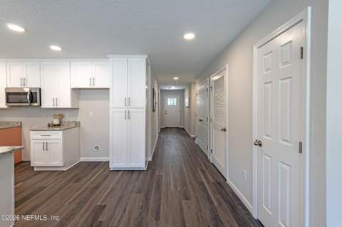 8239 Berry Avenue, Jacksonville FL - photo 7 of 22