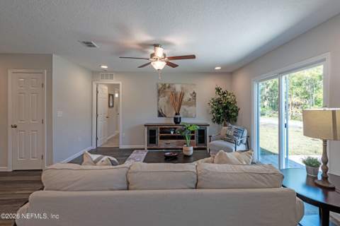 8239 Berry Avenue, Jacksonville FL - photo 8 of 22
