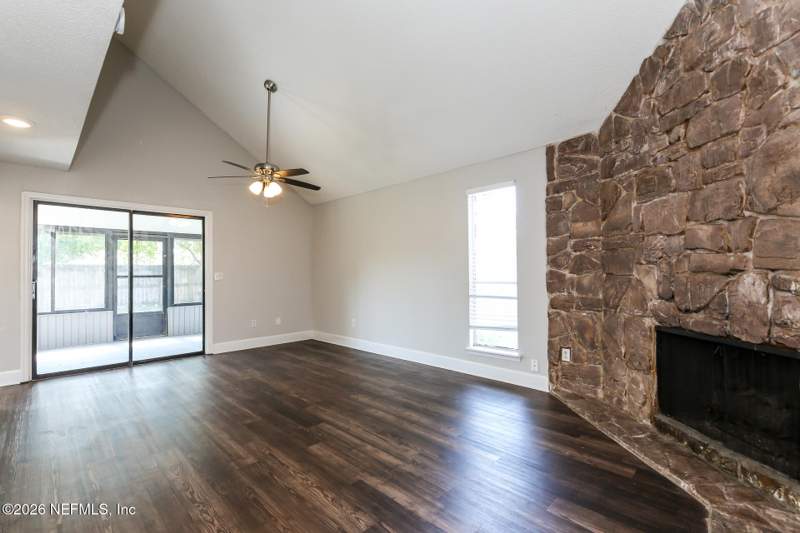 3 bedroom Single Family Residence at 2437 Oakview Drive, Summer Trees, Jacksonville — photo 3