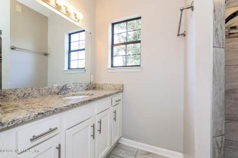2437 Oakview Drive, Jacksonville FL - photo 14 of 22
