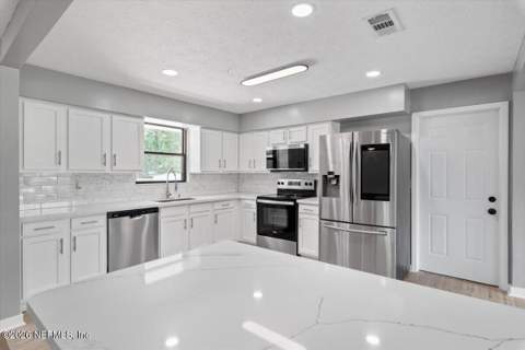 1720 Bay Circle, Orange Park FL - photo 15 of 45