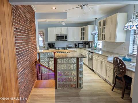 2410 Cedar Shores Circle, Jacksonville FL - photo 8 of 56