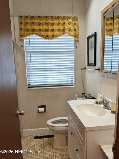 2410 Cedar Shores Circle, Jacksonville FL - photo 15 of 56