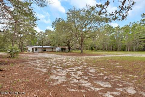 8237 Forest Hills Road, Melrose FL - photo 6 of 37