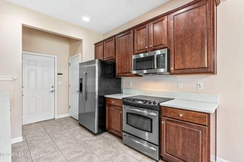 6486 Yellow Leaf Court, Jacksonville FL - photo 8 of 34