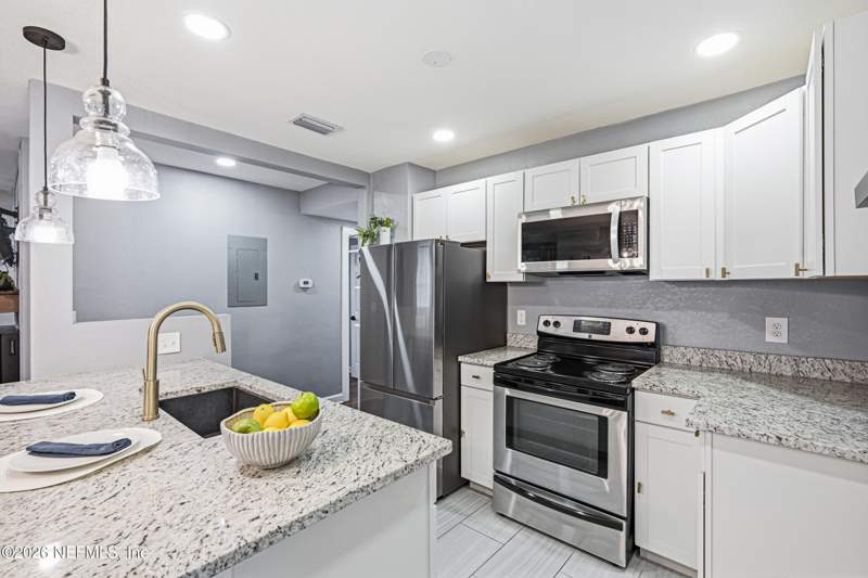 3 bedroom Single Family Residence at 5257 ATTLEBORO Street, Roosevelt Gardens, Jacksonville — photo 4
