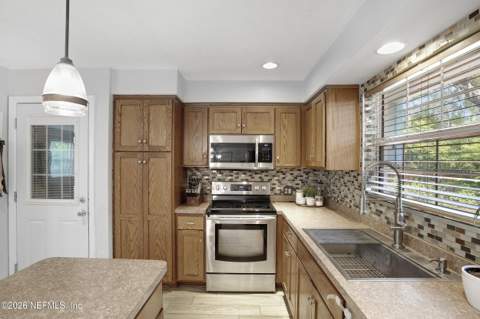 5447 SELTON Avenue, Jacksonville FL - photo 10 of 36