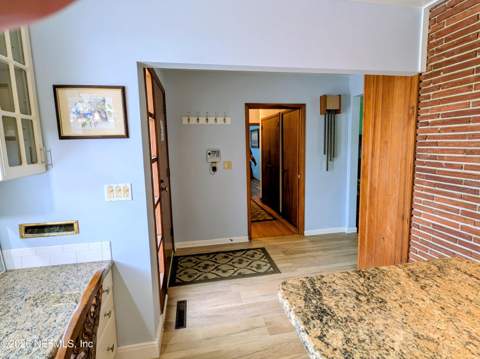 2410 Cedar Shores Circle, Jacksonville FL - photo 12 of 56