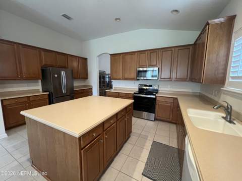 8429 Highgate Drive, Jacksonville FL - photo 9 of 25