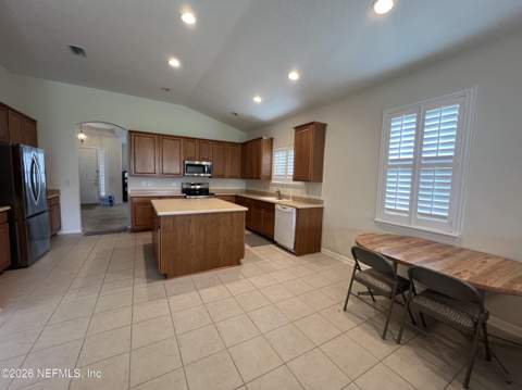 8429 Highgate Drive, Jacksonville FL - photo 10 of 25