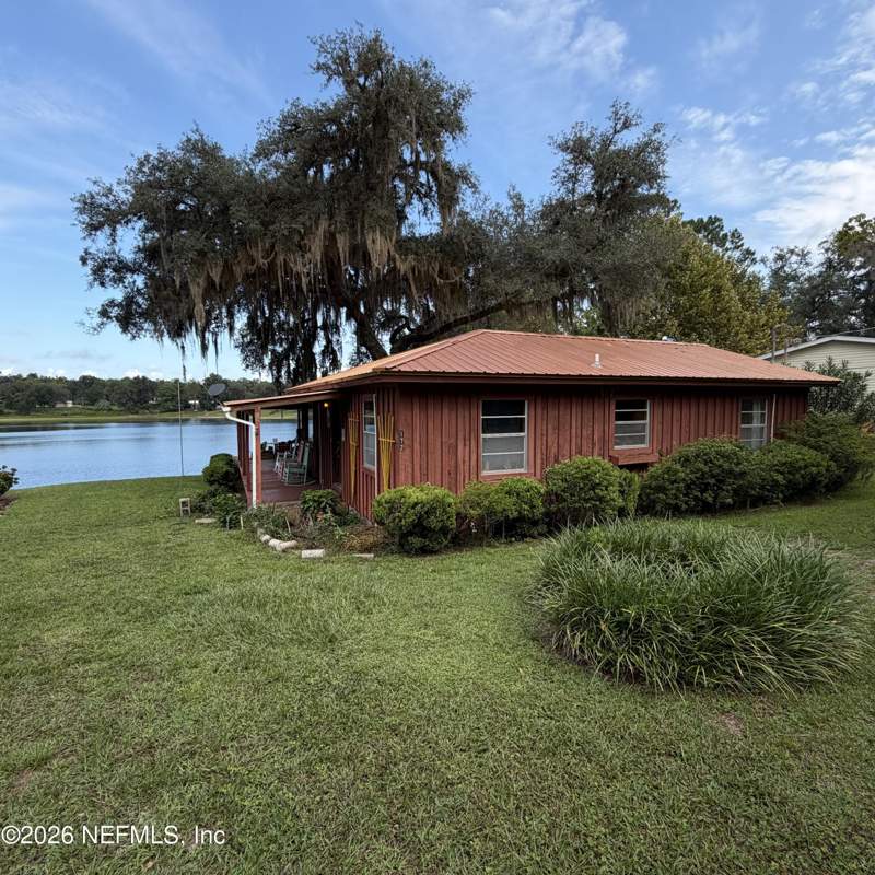 2 bedroom Single Family Residence at 172 Silver Lake Drive, Silver Lake Estates, Interlachen — photo 2