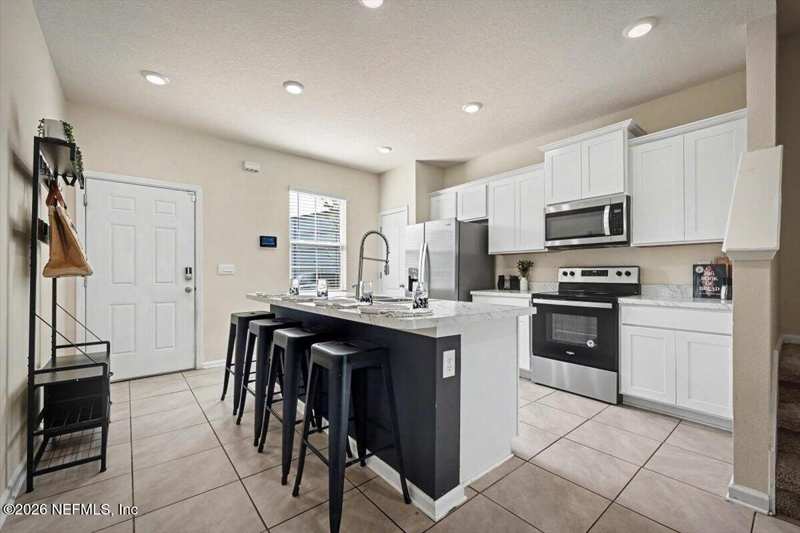 2 bedroom Townhouse at 2880 Mule Deer Circle, Deer Run, Jacksonville — photo 1