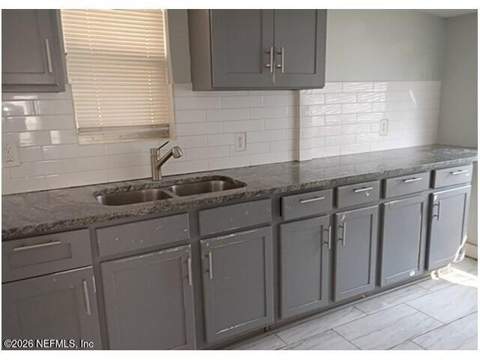 2560 Vernon Street, Jacksonville FL - photo 10 of 13