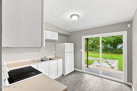 2212 W 12TH Street, Jacksonville FL - photo 7 of 20