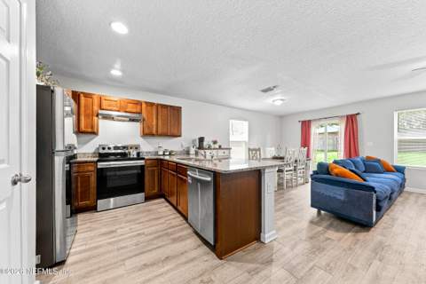 8339 Woods Avenue, Jacksonville FL - photo 7 of 26