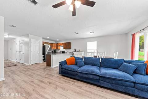 8339 Woods Avenue, Jacksonville FL - photo 11 of 26