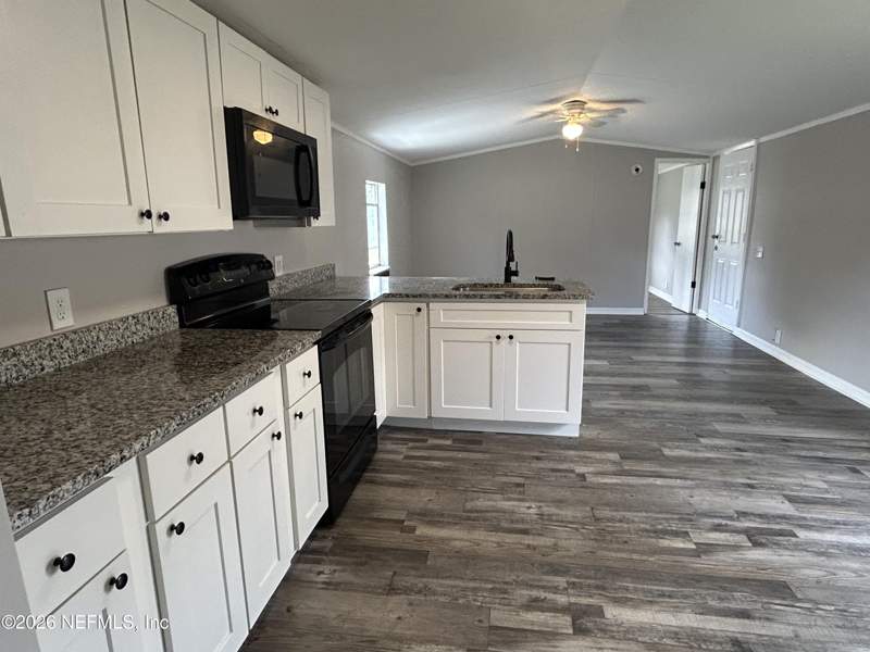 2 bedroom Mobile Home at 8419 McGlothlin Street, Jax Heights, Jacksonville — photo 5