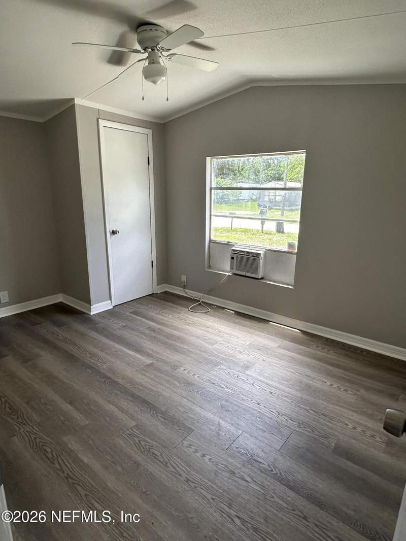 2 bedroom Mobile Home at 8419 McGlothlin Street, Jax Heights, Jacksonville — photo 4