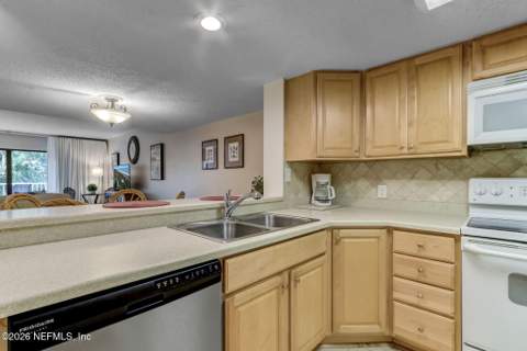 2122 BEACH WOOD Road, Fernandina Beach FL - photo 16 of 107