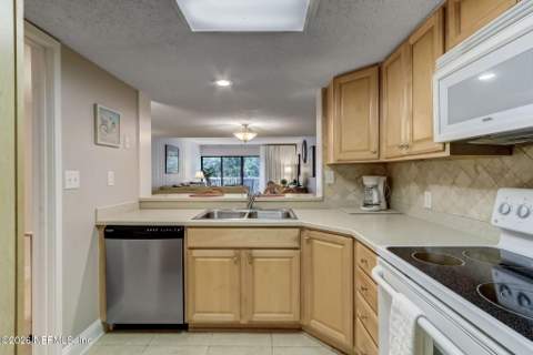 2122 BEACH WOOD Road, Fernandina Beach FL - photo 18 of 107