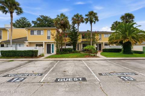 7910 Los Robles Court, Jacksonville FL - photo 6 of 68