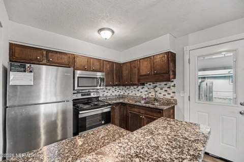 505 N Vermont Avenue, Green Cove Springs FL - photo 6 of 15
