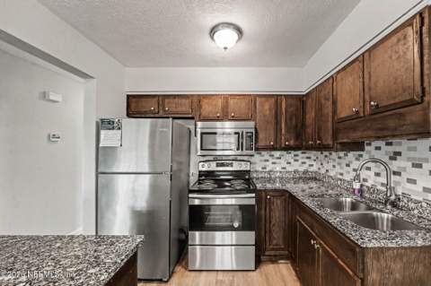 505 N Vermont Avenue, Green Cove Springs FL - photo 7 of 15