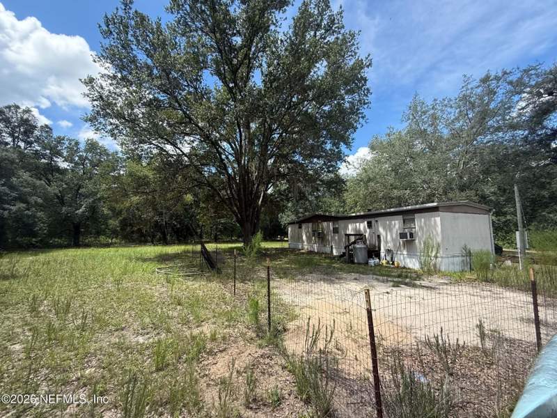 2 bedroom Mobile Home at 116 SMOKEY Avenue, Interlachen Lakes Estates, Interlachen — photo 4