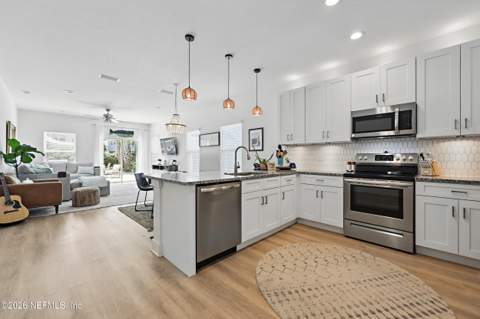 820 3rd Avenue, Jacksonville Beach FL - photo 10 of 35