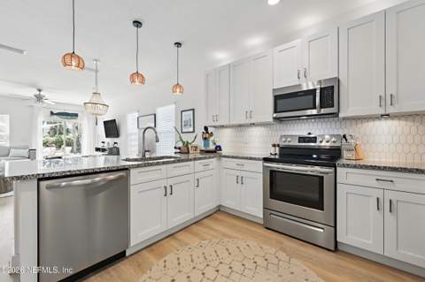 820 3rd Avenue, Jacksonville Beach FL - photo 11 of 35