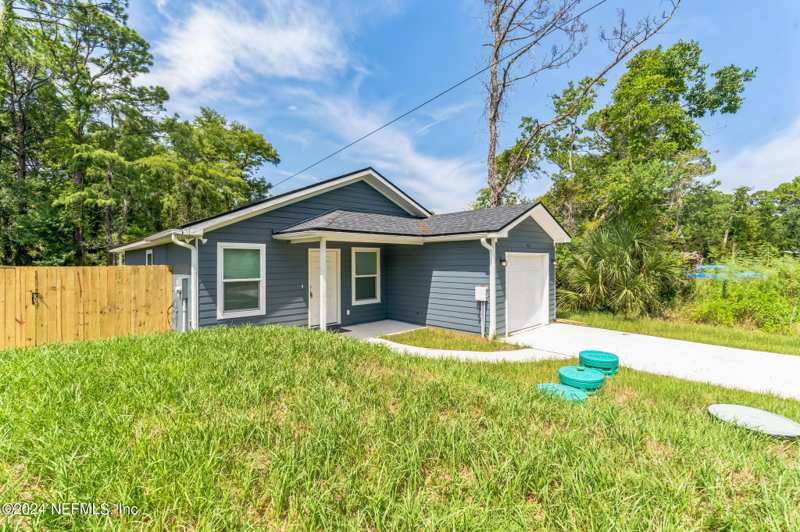 3 bedroom Single Family Residence at 908 W 9th Street, Clark Addition, St. Augustine — photo 1